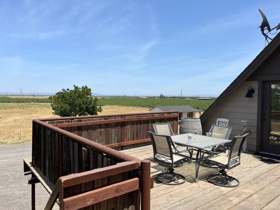 Adorable 1 Bedroom With Pool, And Horse Arena Oakdale